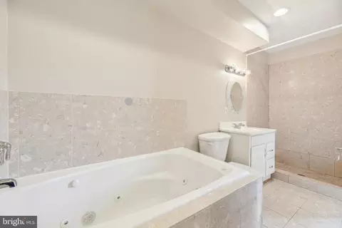 Bath - 524 Scott St, Baltimore, MD 21230 photo 3 of 4