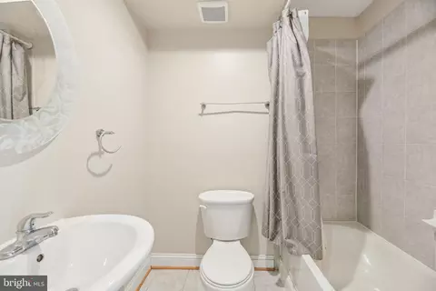 Bath - 524 Scott St, Baltimore, MD 21230 photo 1 of 4