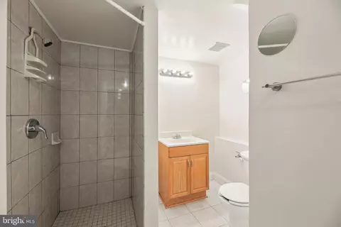 Bath - 524 Scott St, Baltimore, MD 21230 photo 4 of 4