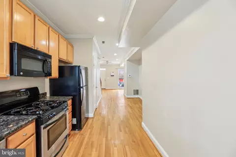 Entry Way - 524 Scott St, Baltimore, MD 21230 photo 3 of 3