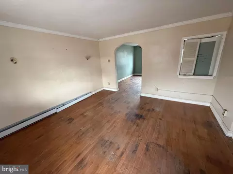 Living - 608 E Jeffrey St, Baltimore, MD 21225 photo 1 of 2
