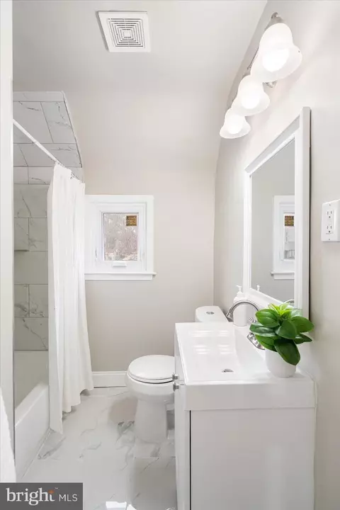 Bath - 732 Whitmore Ave, Baltimore, MD 21216 photo 1 of 3
