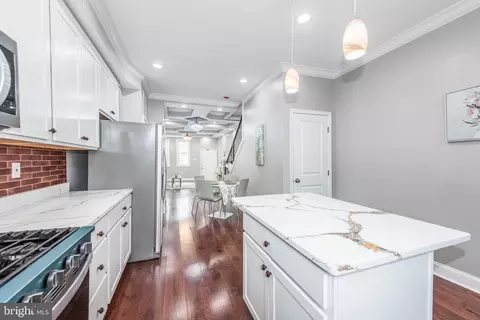 Entry Way - 2215 E Preston St, Baltimore, MD 21213 photo 4 of 4
