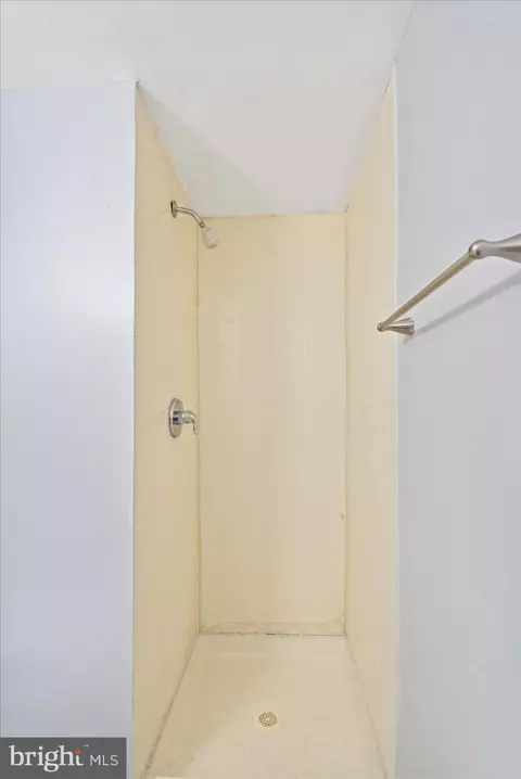 Bath - 1604 N Broadway, Baltimore, MD 21213 photo 5 of 5