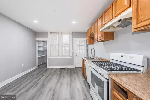Entry Way - 2016 Penrose Ave, Baltimore, MD 21223 photo 3 of 5