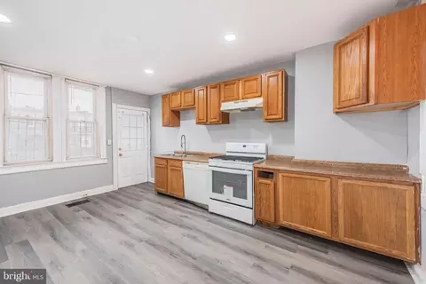 Entry Way - 2016 Penrose Ave, Baltimore, MD 21223 photo 2 of 5