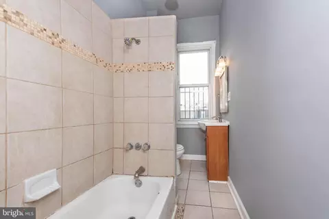 Bath - 2016 Penrose Ave, Baltimore, MD 21223 photo 1 of 3