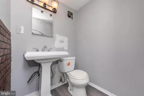 Bath - 2016 Penrose Ave, Baltimore, MD 21223 photo 3 of 3