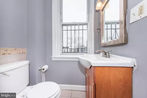 Bath - 2016 Penrose Ave, Baltimore, MD 21223 photo 2 of 3