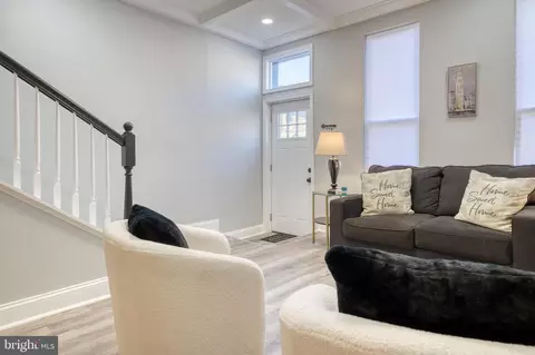 Entry Way - 1727 E Oliver St, Baltimore, MD 21213 photo 3 of 6