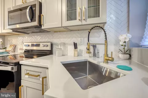 Kitchen - 1727 E Oliver St, Baltimore, MD 21213 photo 3 of 4