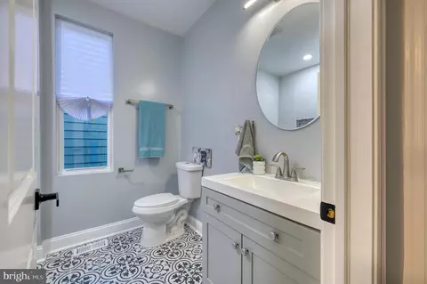 Bath - 1727 E Oliver St, Baltimore, MD 21213 photo 5 of 9