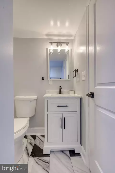 Bath - 1727 E Oliver St, Baltimore, MD 21213 photo 8 of 9