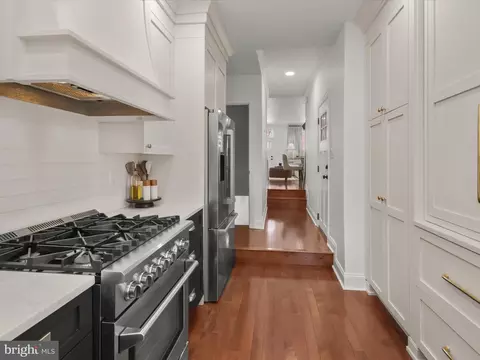 Entry Way - 1104 S Clinton St, Baltimore, MD 21224 photo 1 of 3