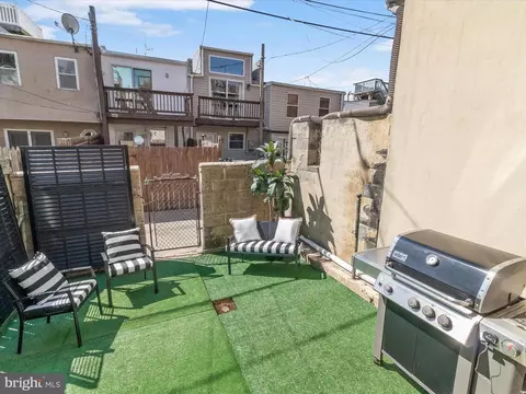 Exterior - 1104 S Clinton St, Baltimore, MD 21224 photo 8 of 12