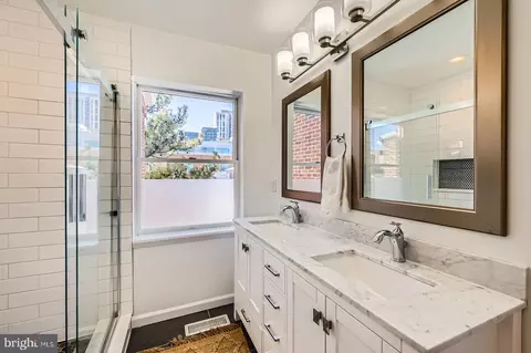 Bath - 804 S Bond St, Baltimore, MD 21231 photo 4 of 4