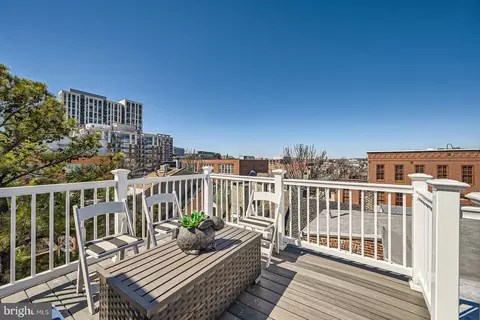 Exterior - 804 S Bond St, Baltimore, MD 21231 photo 5 of 6
