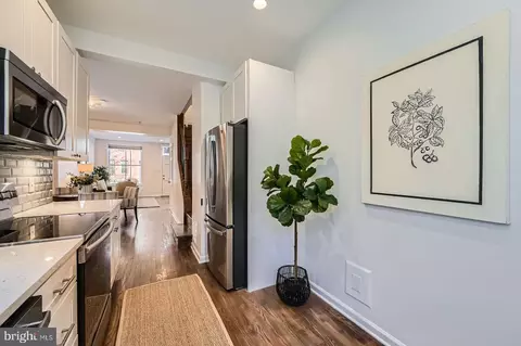 Entry Way - 804 S Bond St, Baltimore, MD 21231 photo 1 of 3