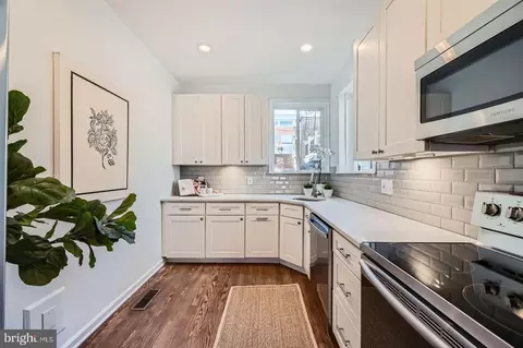 Kitchen - 804 S Bond St, Baltimore, MD 21231 photo 4 of 7