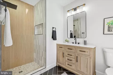 Bath - 4508 Arabia Ave, Baltimore, MD 21214 photo 6 of 9