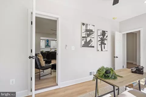 Entry Way - 4508 Arabia Ave, Baltimore, MD 21214 photo 4 of 10