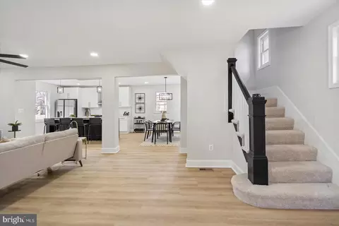Entry Way - 4508 Arabia Ave, Baltimore, MD 21214 photo 3 of 10