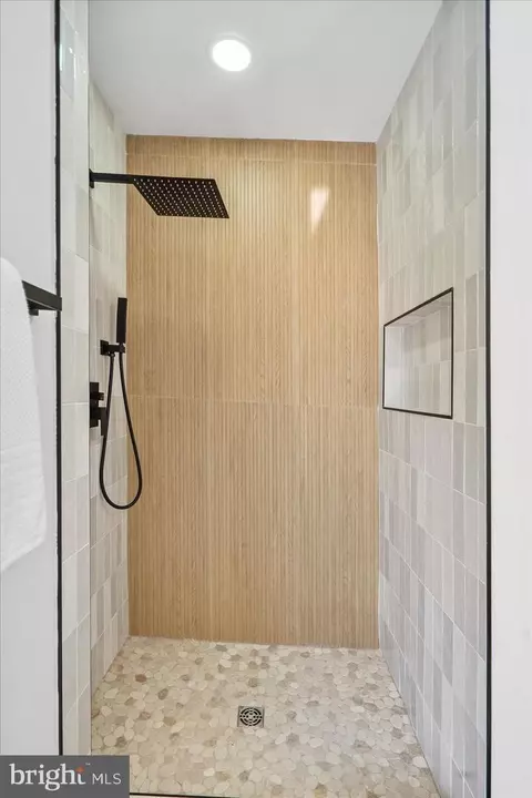 Bath - 4508 Arabia Ave, Baltimore, MD 21214 photo 8 of 9