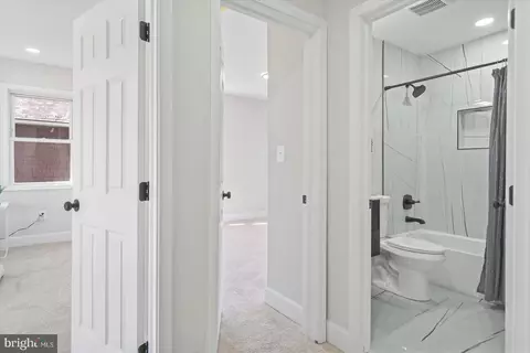 Entry Way - 4508 Arabia Ave, Baltimore, MD 21214 photo 8 of 10