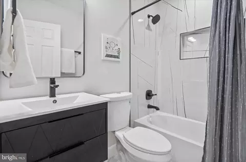 Bath - 4508 Arabia Ave, Baltimore, MD 21214 photo 4 of 9