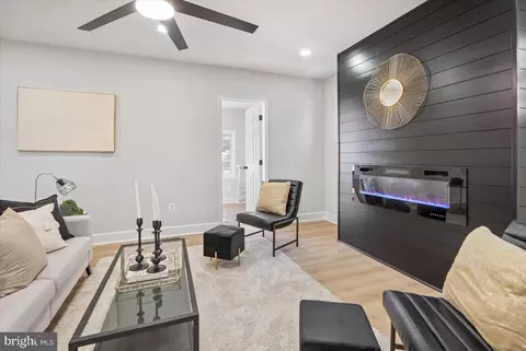 Entry Way - 4508 Arabia Ave, Baltimore, MD 21214 photo 5 of 10