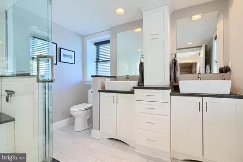 Bath - 2214 E Lombard St E, Baltimore, MD 21231 photo 1 of 6