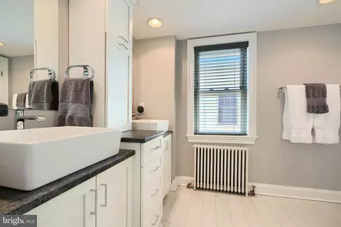 Bath - 2214 E Lombard St E, Baltimore, MD 21231 photo 3 of 6