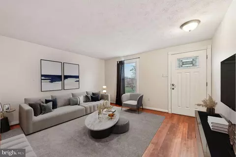 Living - 1113 Argyle Ave, Baltimore, MD 21201 photo 2 of 8