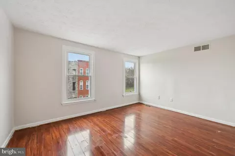 Living - 1113 Argyle Ave, Baltimore, MD 21201 photo 7 of 8