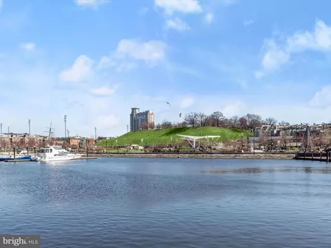 View/Area - 10 E Lee St #2206, Baltimore, MD 21202 photo 10 of 21