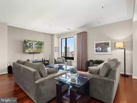Living - 10 E Lee St #2206, Baltimore, MD 21202 photo 3 of 8