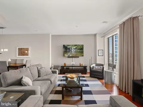 Living - 10 E Lee St #2206, Baltimore, MD 21202 photo 5 of 8