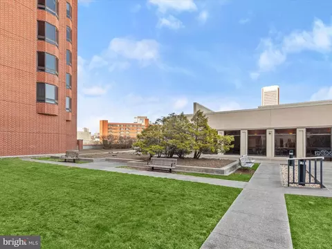 Exterior - 10 E Lee St #2206, Baltimore, MD 21202 photo 7 of 10
