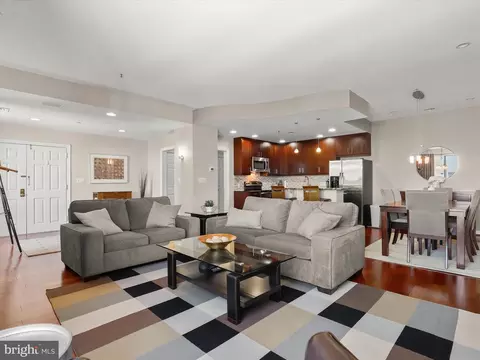 Living - 10 E Lee St #2206, Baltimore, MD 21202 photo 7 of 8