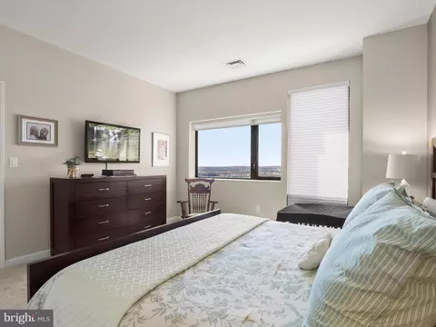 Bedroom - 10 E Lee St #2206, Baltimore, MD 21202 photo 6 of 6