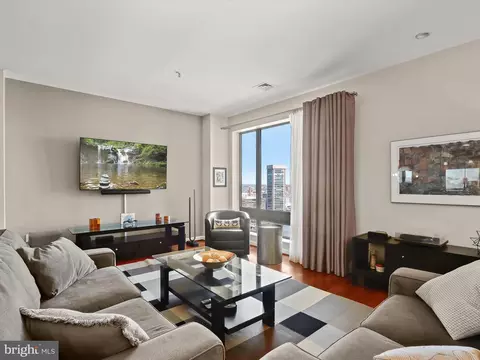 Living - 10 E Lee St #2206, Baltimore, MD 21202 photo 4 of 8