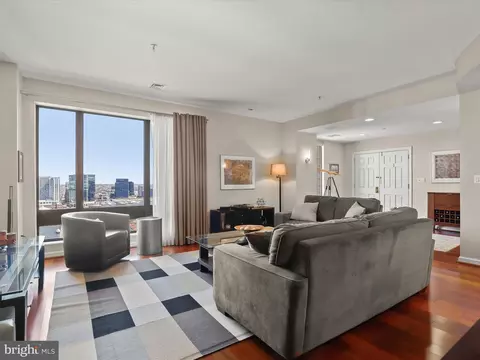 Living - 10 E Lee St #2206, Baltimore, MD 21202 photo 6 of 8