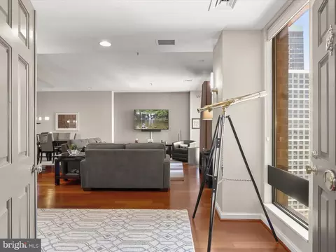 Entry Way - 10 E Lee St #2206, Baltimore, MD 21202 photo 2 of 6