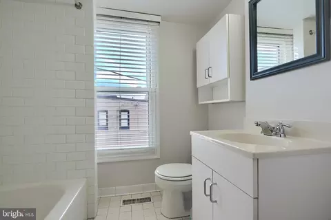 Bath - 509 E Randall St, Baltimore, MD 21230 photo 3 of 3