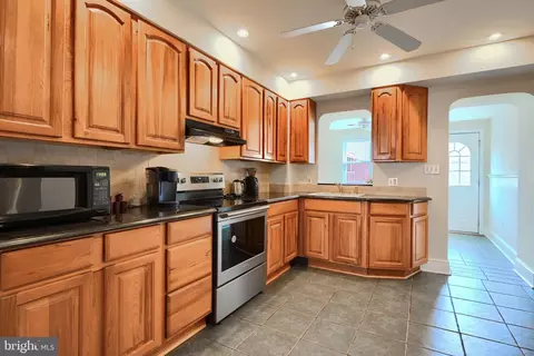 Entry Way - 509 E Randall St, Baltimore, MD 21230 photo 5 of 8