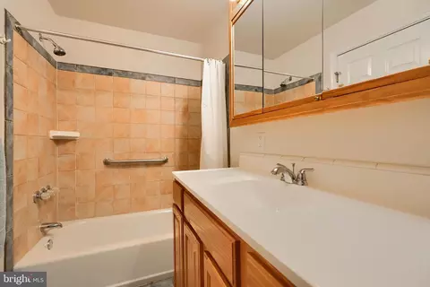 Bath - 509 E Randall St, Baltimore, MD 21230 photo 1 of 3