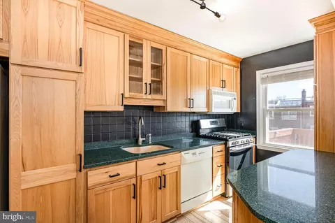 Kitchen - 4242 Elsa Ter, Baltimore, MD 21211 photo 3 of 4