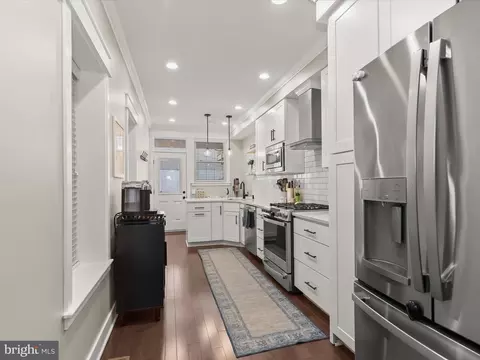 Entry Way - 1833 S Charles St, Baltimore, MD 21230 photo 2 of 3