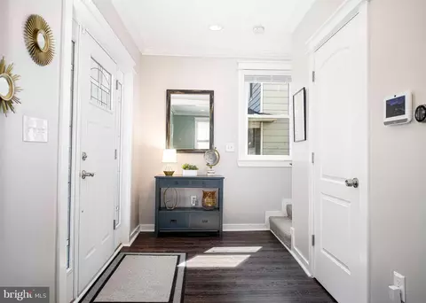 Entry Way - 2801 Hamilton Ave, Baltimore, MD 21214 photo 2 of 7