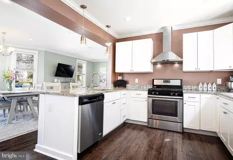 Kitchen - 2801 Hamilton Ave, Baltimore, MD 21214 photo 4 of 6